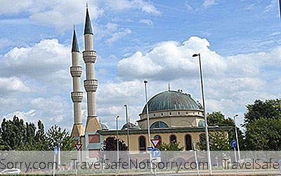 国の文化的側面を垣間見るオランダの10モスク！