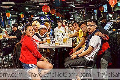 4 Bars ใน Pulau Samulun สิงคโปร์เพื่อดื่มกับเพื่อนของคุณ